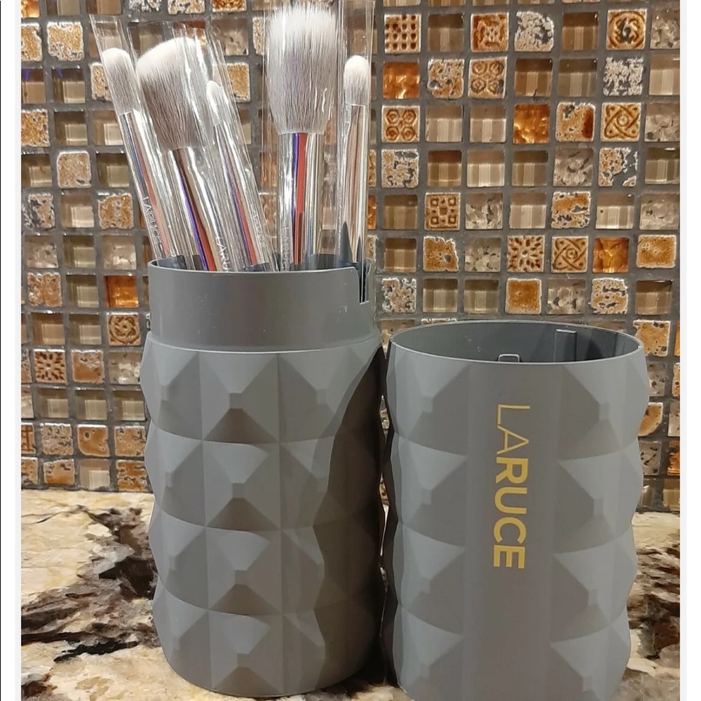 NWT…LARUCE Beauty “Christine Brush Set” - Picture 7 of 10